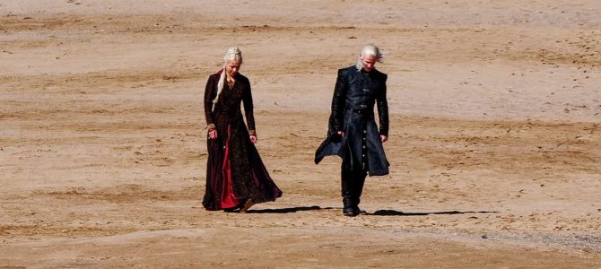 Photos du tournage : Rhaenyra Targaryen et Daemon Targaryen Photos du tournage : Rhaenyra Targaryen et Daemon Targaryen